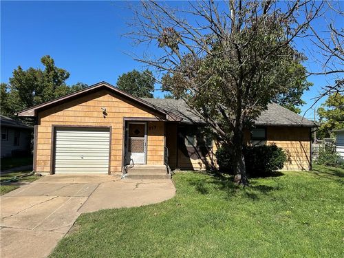 717 Morningside Dr, Salina, KS, 67401-5324 | Card Image