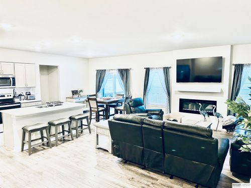 8801 Alexandra Rd, Papillion, NE, 68157-2208 | Card Image