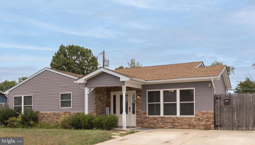 Glenwood Ln, Levittown, PA 19055