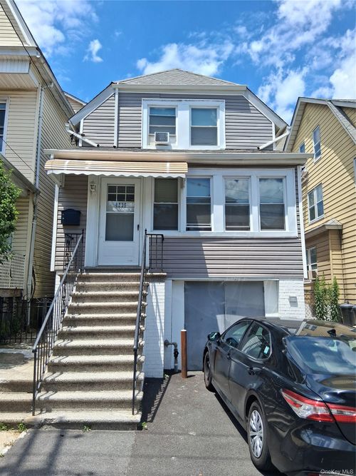 4335 Byron Ave, Bronx, NY, 10466-1607 | Card Image
