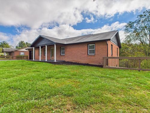 413 Tanglewood Dr, Princeton, WV, 24740-2428 | Card Image