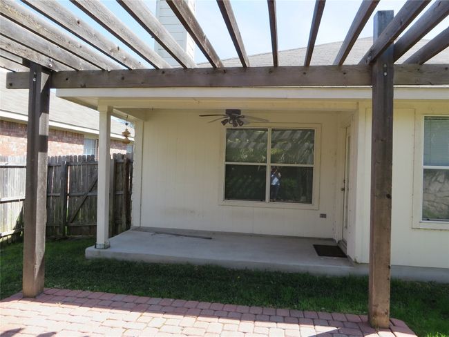 View of patio / terrace with a pergola and ceiling fan | Image 14