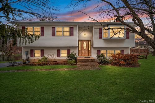 12 Spruce Ct, Nanuet, NY, 10954-1337 | Card Image