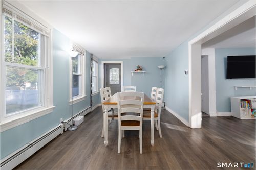 182 N Elm St, Manchester, CT, 06042-3221 | Card Image