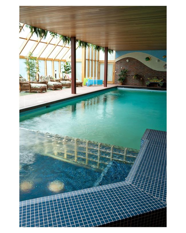 Plenty of natural light even though it's an indoor pool. | Image 70