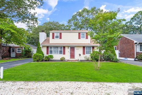 611 Boulton Ave, Point Pleasant Boro, NJ, 08742-2862 | Card Image