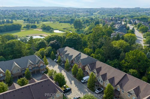 774 Av Harry Syratt, Newmarket, ON, L3X0A3 | Card Image