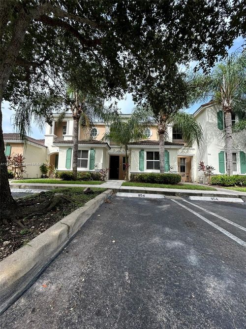 954 Ne 42nd Ter, Homestead, FL, 33033-6615 | Card Image