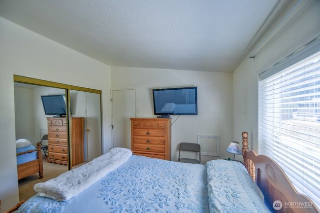930 Tipsoo Loop N, House other with 2 bedrooms, 2 bathrooms and 2 parking in Rainier WA | Image 18