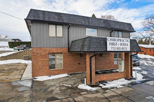 4242 Gordon Dr, Sioux City, IA, 51106-1302 | Card Image