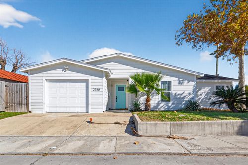 2320 43rd St, Galveston, TX, 77550-7307 | Card Image