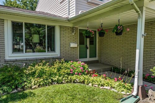 9215 Westbury Ave, Plymouth, MI, 48170-4729 | Card Image