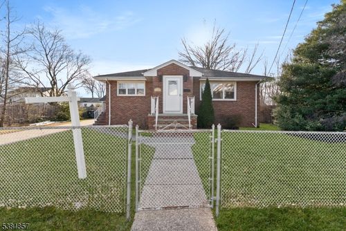 147 Wedgewood Ave, Woodbridge, NJ, 07095-3552 | Card Image