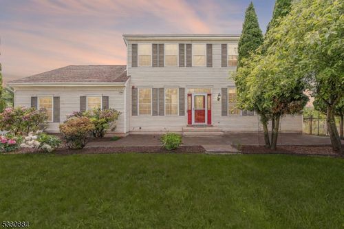 6 Garretson Dr, Franklin Park, NJ, 08823-1423 | Card Image