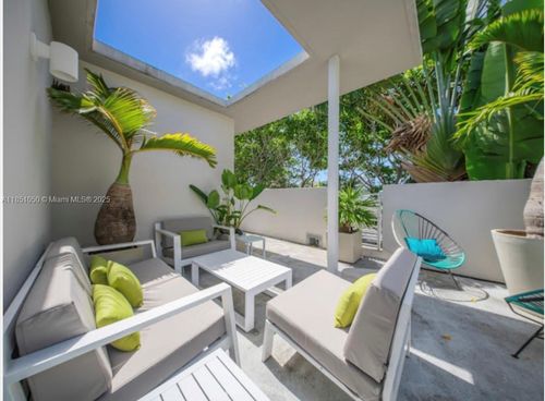 2-619 Meridian Ave, Miami Beach, FL, 33139-6429 | Card Image