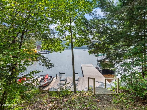 7 Reservoir Heights Rd, East Otis, MA, 01029-4599 | Card Image