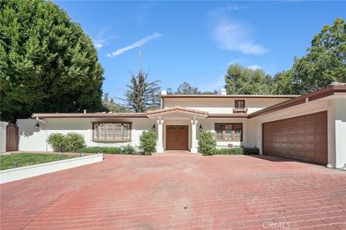 15815 Castlewoods Dr, Sherman Oaks, CA, 91403-4810 | Card Image