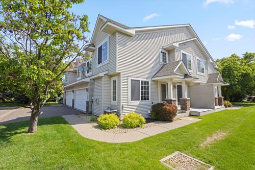 1663 County Road D E, Maplewood, MN, 55109-5302 | Card Image