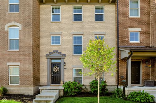 933 Yorkshire Ln, Zionsville, IN, 46077-0079 | Card Image