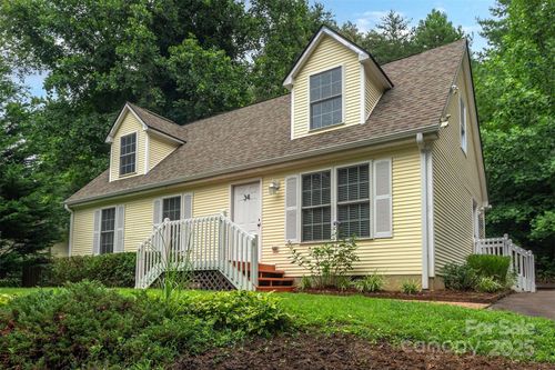 34 East St, Weaverville, NC, 28787-8430 | Card Image