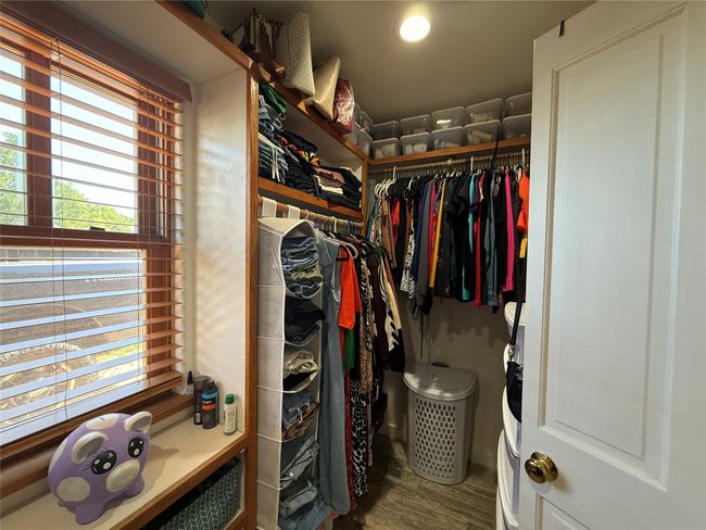 Walk-in closet | Image 32