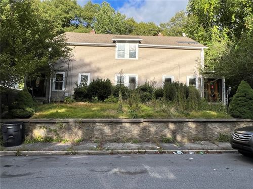 5 S Larchmont Street, North Providence, RI, 02911 | Card Image