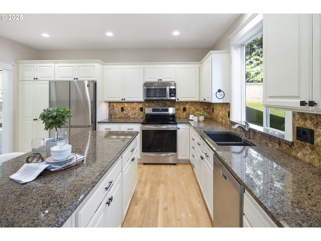 23073 Bland Cir, House other with 5 bedrooms, 3 bathrooms and 3 parking in West Linn OR | Image 16