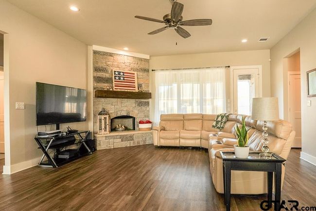 902 Charlie, House other with 3 bedrooms, 2 bathrooms and null parking in Whitehouse TX | Image 6