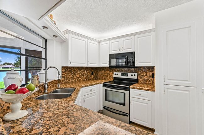 5839 Parkwalk Drive, Condo with 3 bedrooms, 2 bathrooms and null parking in Boynton Beach FL | Image 1