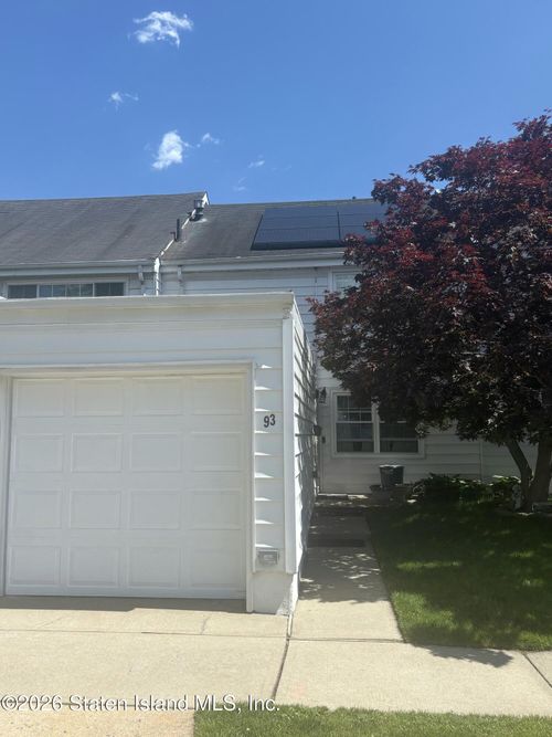 93 Hampton Grn, Staten Island, NY, 10312-1717 | Card Image