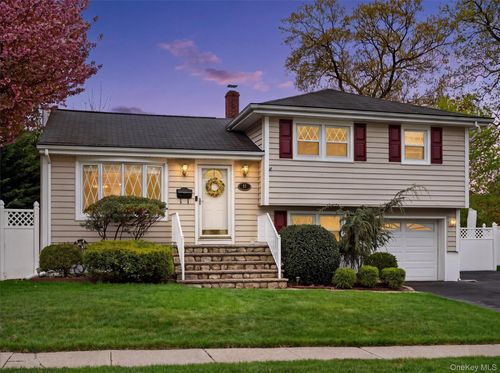 37 Maplewood Blvd, Suffern, NY, 10901-7631 | Card Image