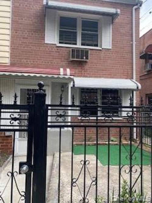 1181 E 223rd St, Bronx, NY, 10466-5832 | Card Image