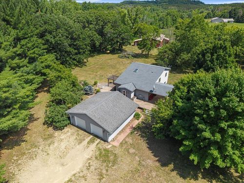 1041 River Dr, River Falls, WI, 54022-5739 | Card Image