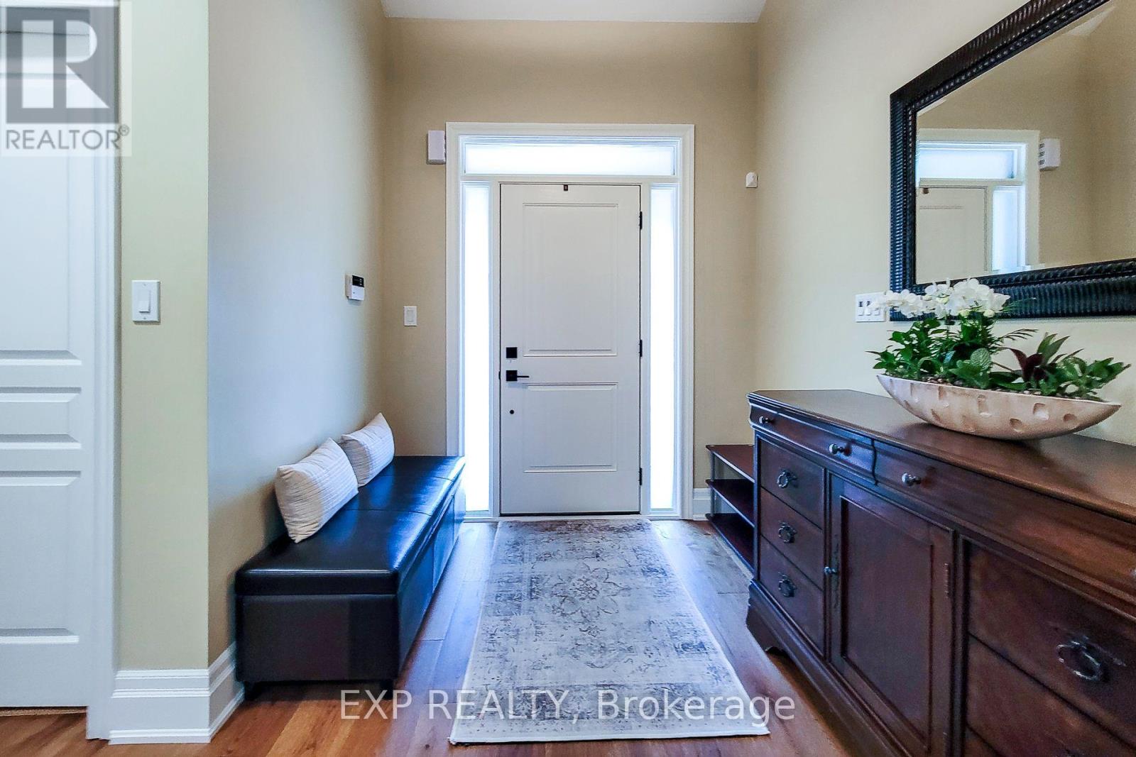 Residential in Oakville (BC Bronte Creek) 5