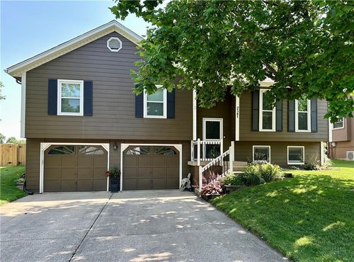 2541 Ne Dale Hunter Ln, Lee's Summit, MO, 64086-5024 | Card Image