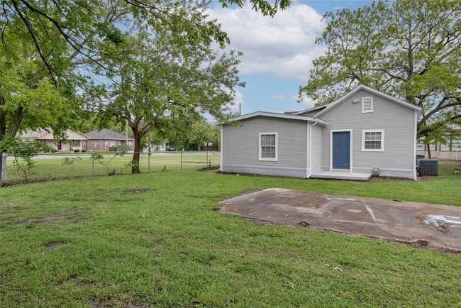 905 N Music St, House other with 3 bedrooms, 2 bathrooms and null parking in Sherman TX | Image 15