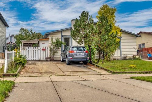 3531 42 St Ne, Calgary, AB, T1Y4S5 | Card Image
