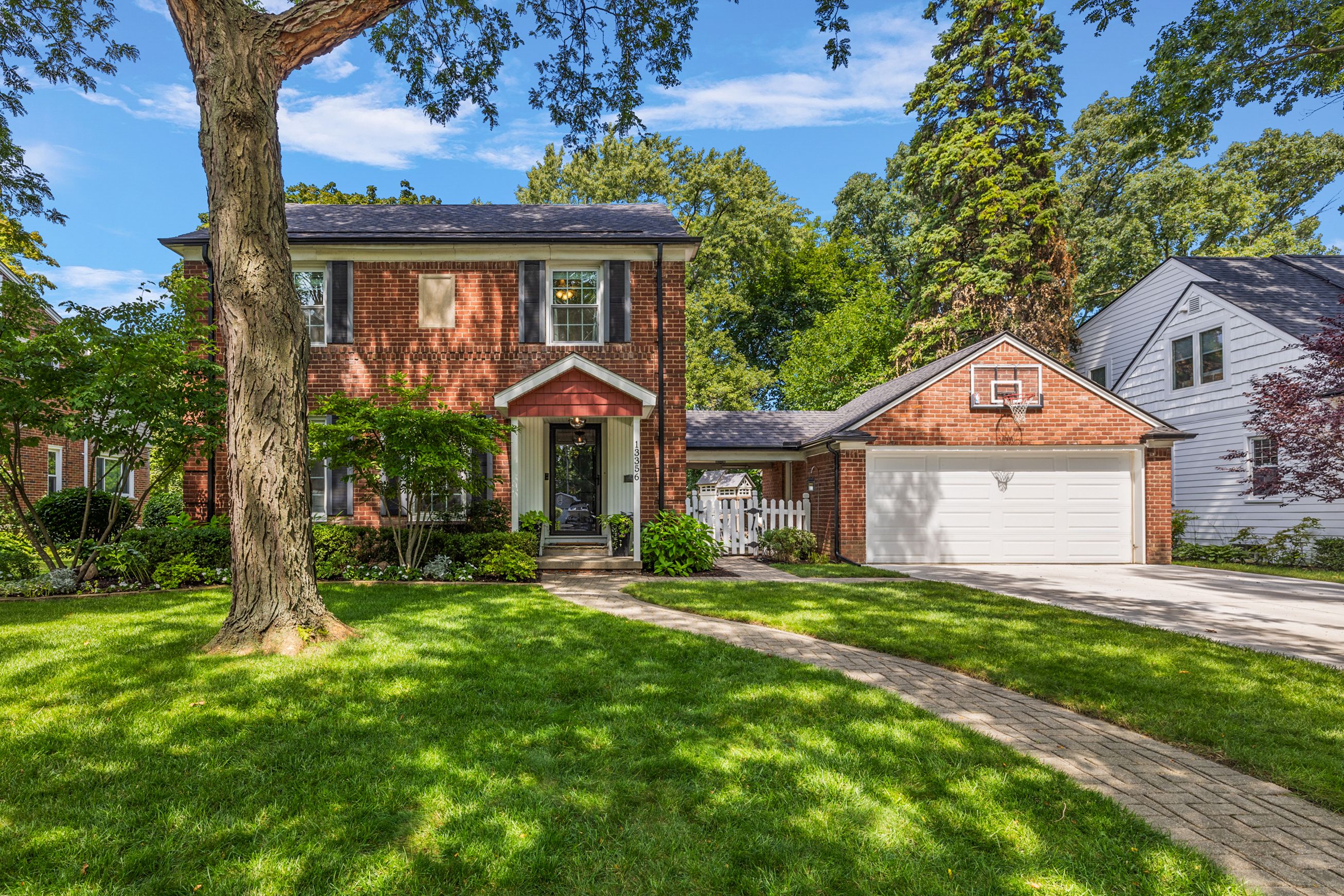 Winchester Ave, Huntington Woods, MI 48070