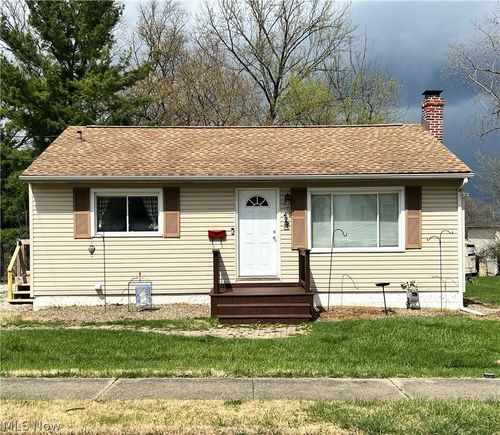 227 Howard St, Medina, OH, 44256-1735 | Card Image