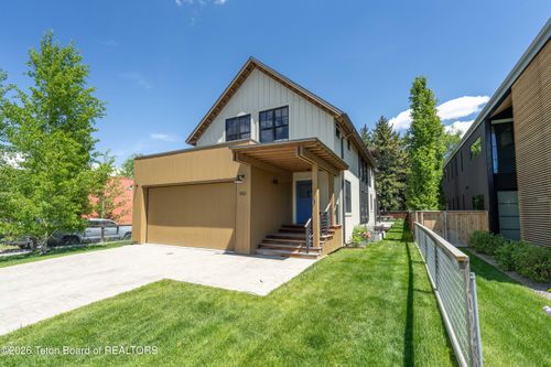 150 N Jean St, Jackson, WY, 83001-8527 | Card Image