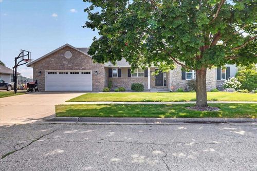 1038 Summerhill Dr, Janesville, WI, 53546-3727 | Card Image