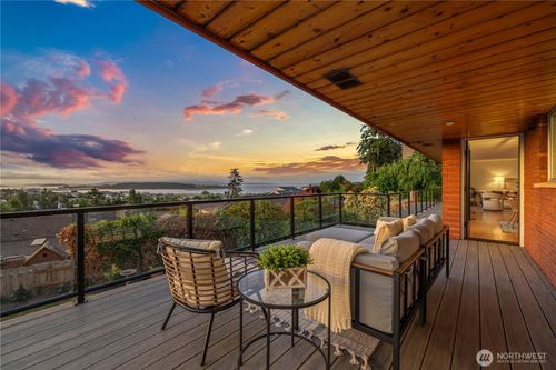 675 Sw Franklin Ct, Oak Harbor, WA, 98277-5133 | Card Image