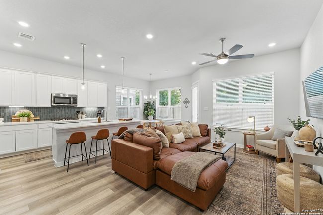 UNIT-26 - 5843 Whitby Rd, House other with 3 bedrooms, 3 bathrooms and null parking in San Antonio TX | Image 4