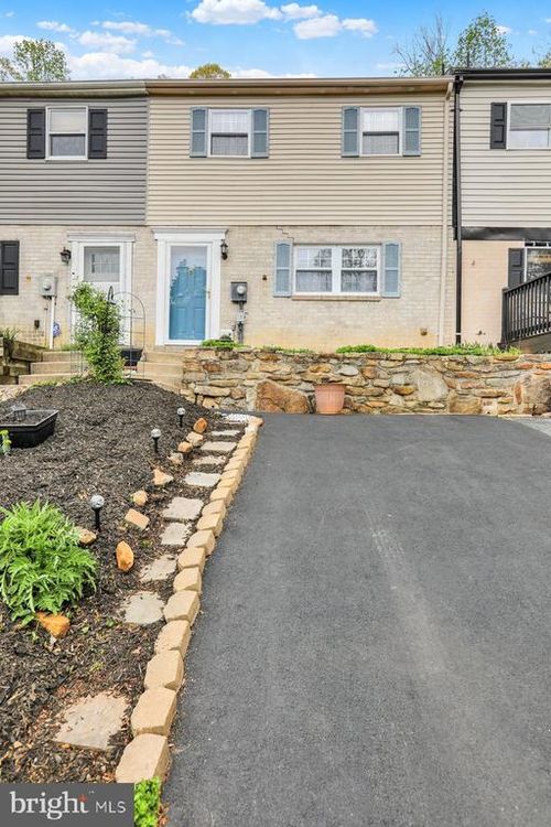 1026 Fox Run, READING, PA, 19606-1136 | Card Image