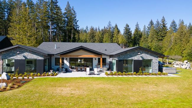 6724 Acorn Road, House other with 7 bedrooms, 4 bathrooms and 6 parking in Sechelt BC | Image 2