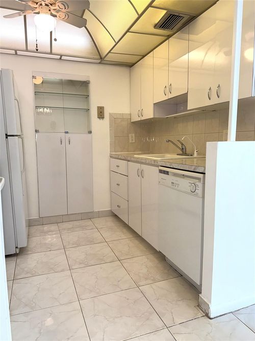 806-111 Briny Ave, Pompano Beach, FL, 33062-5612 | Card Image