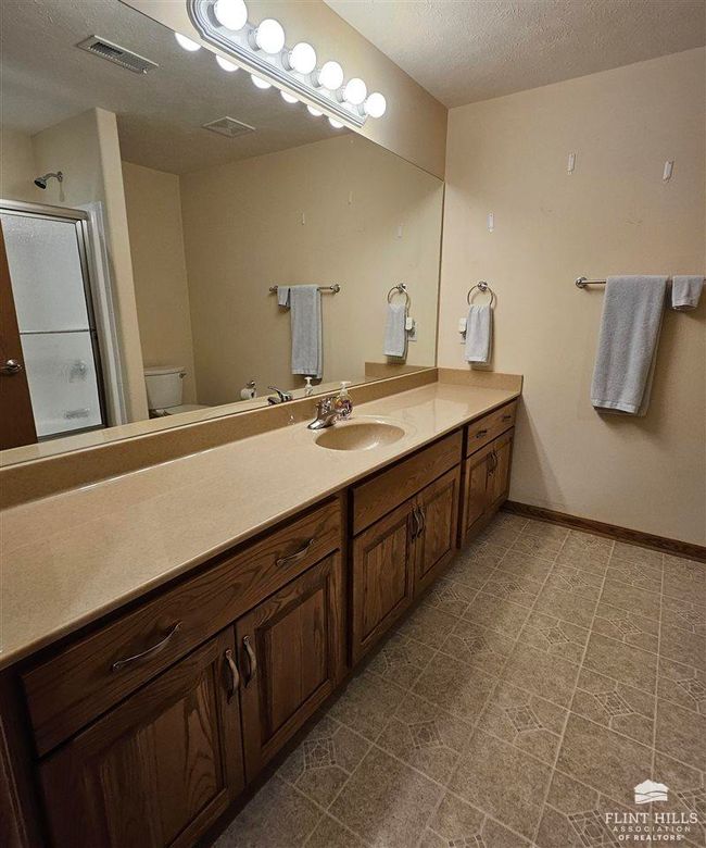 1605 Parkplace Court, House other with 3 bedrooms, 3 bathrooms and null parking in Abilene KS | Image 32