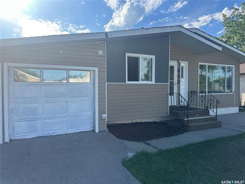 630 Elphinstone St, Regina, SK, S4T3K9 | Card Image