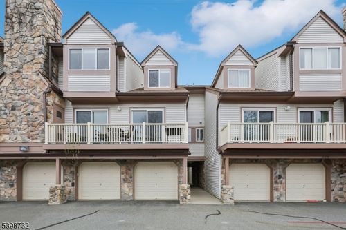 209 Woods Edge Dr, Succasunna, NJ, 07876-1272 | Card Image