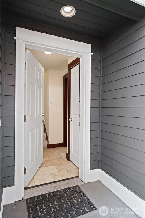 2205 Ne 92nd St, Seattle, WA, 98115-3369 | Card Image